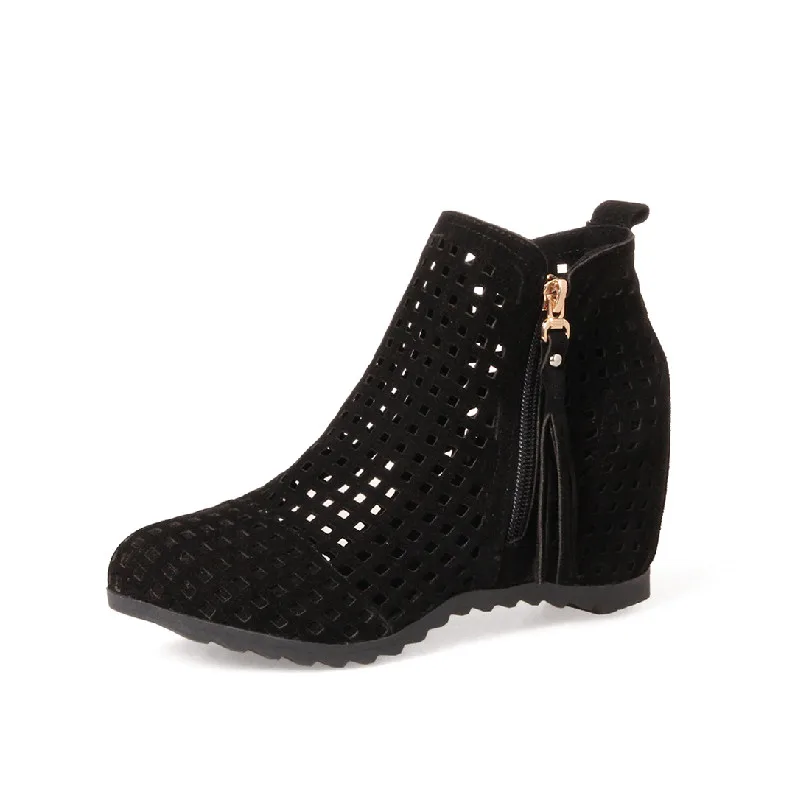 Ботинки женские осенние на платформе с ажурным узором танкетке коричневые