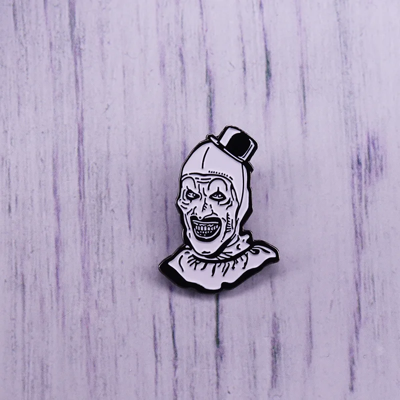 

SP501 Clown Funny Enamel Pins Movies Series Brooch Friends Badge Denim Shirt Lapel Pin Jewelry Halloween Gift