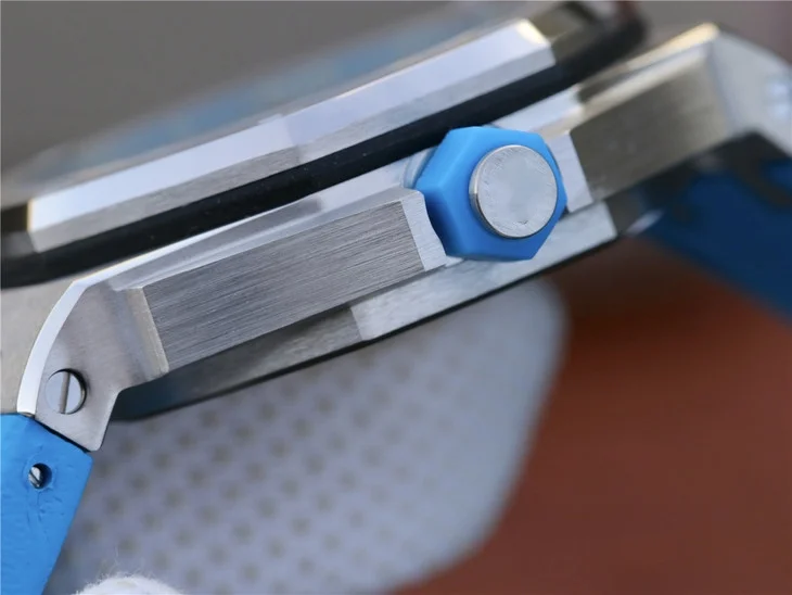 

Men's Watch Luxury Watch Automatic Mechanical Watch For Men 15710ST. Blue Dial Rubber Strap 42mm Diameter 1:1 Replica Watch