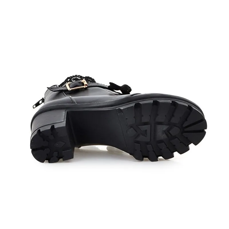 LIN KING/женские ботинки черного и белого цвета короткие с круглым носком на высоком