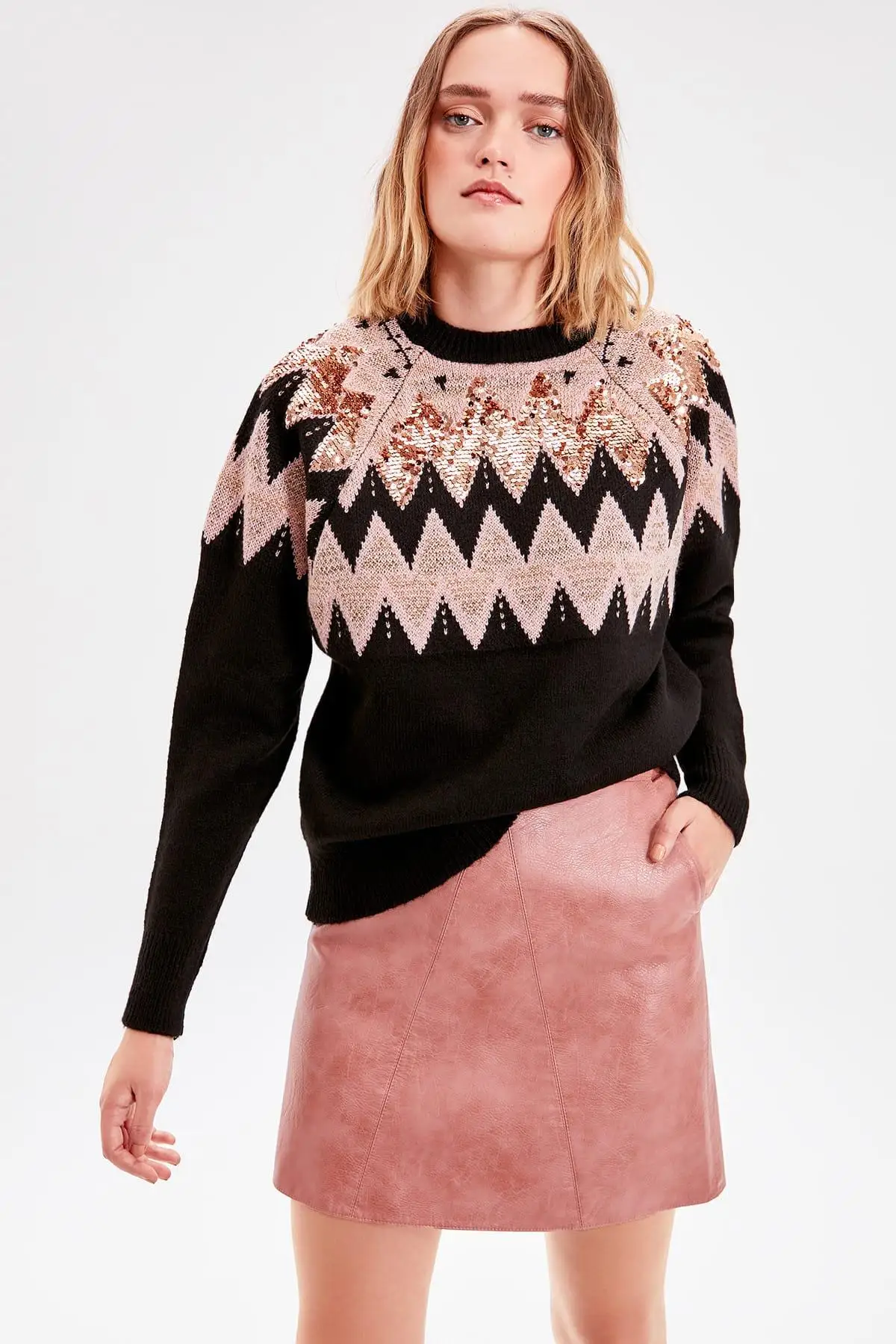 Фото Trendyol Black Sequin Embroidered Knitwear Sweater TWOAW20FV0009 Женская одежда Trendyol Black Sequin Embroidered Knitwear Sweater TWOAW20FV0009 Женская одежда