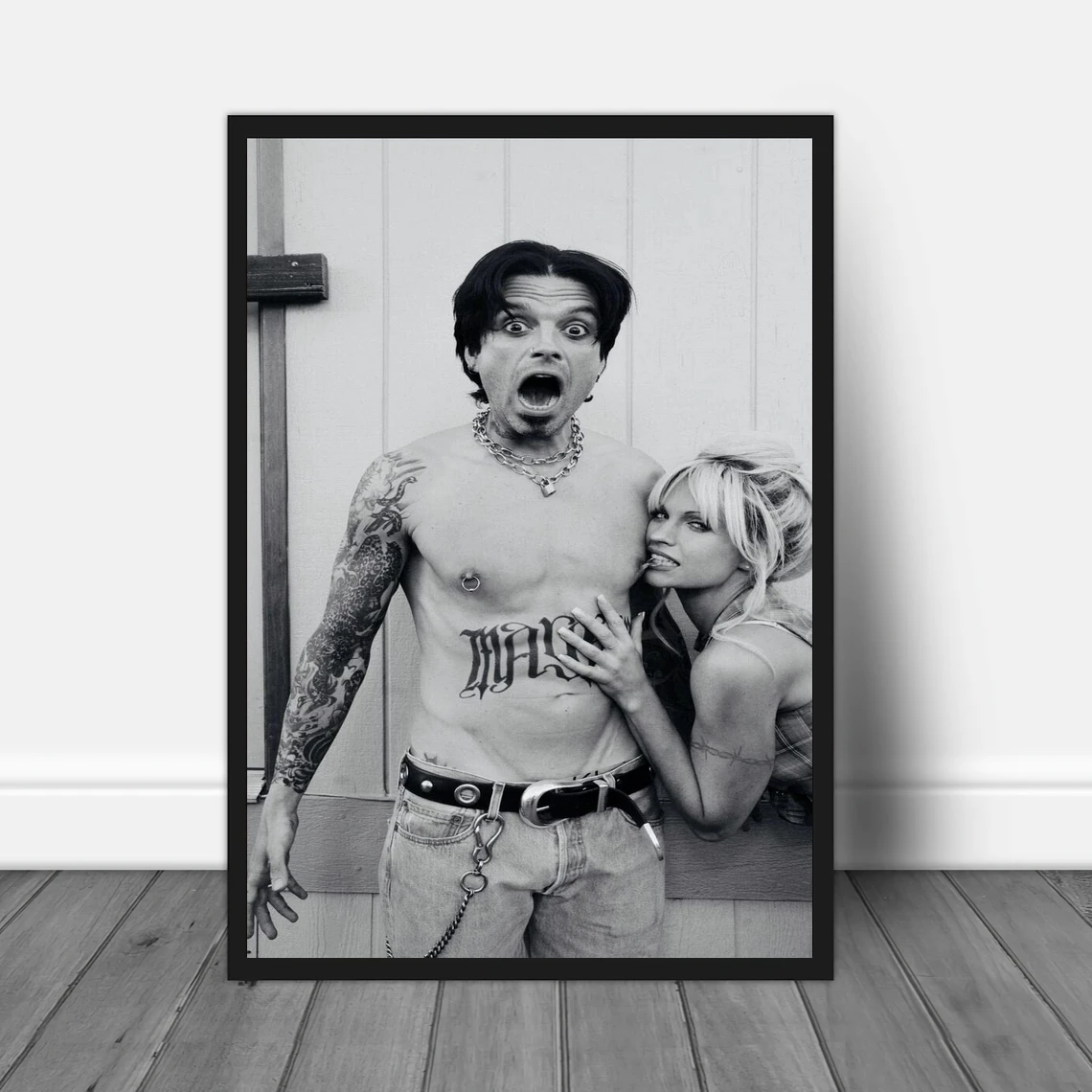 Себастьян Стэн и Лилия Джеймс в пам Томми (2022) постер из фильма домашний декор