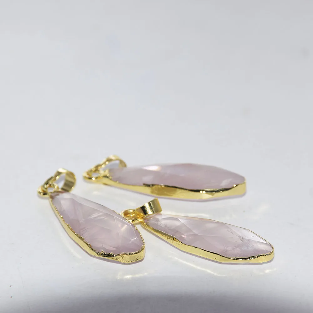 Женская подвеска с подвеской в виде капель из розового кварца золотым ободком и