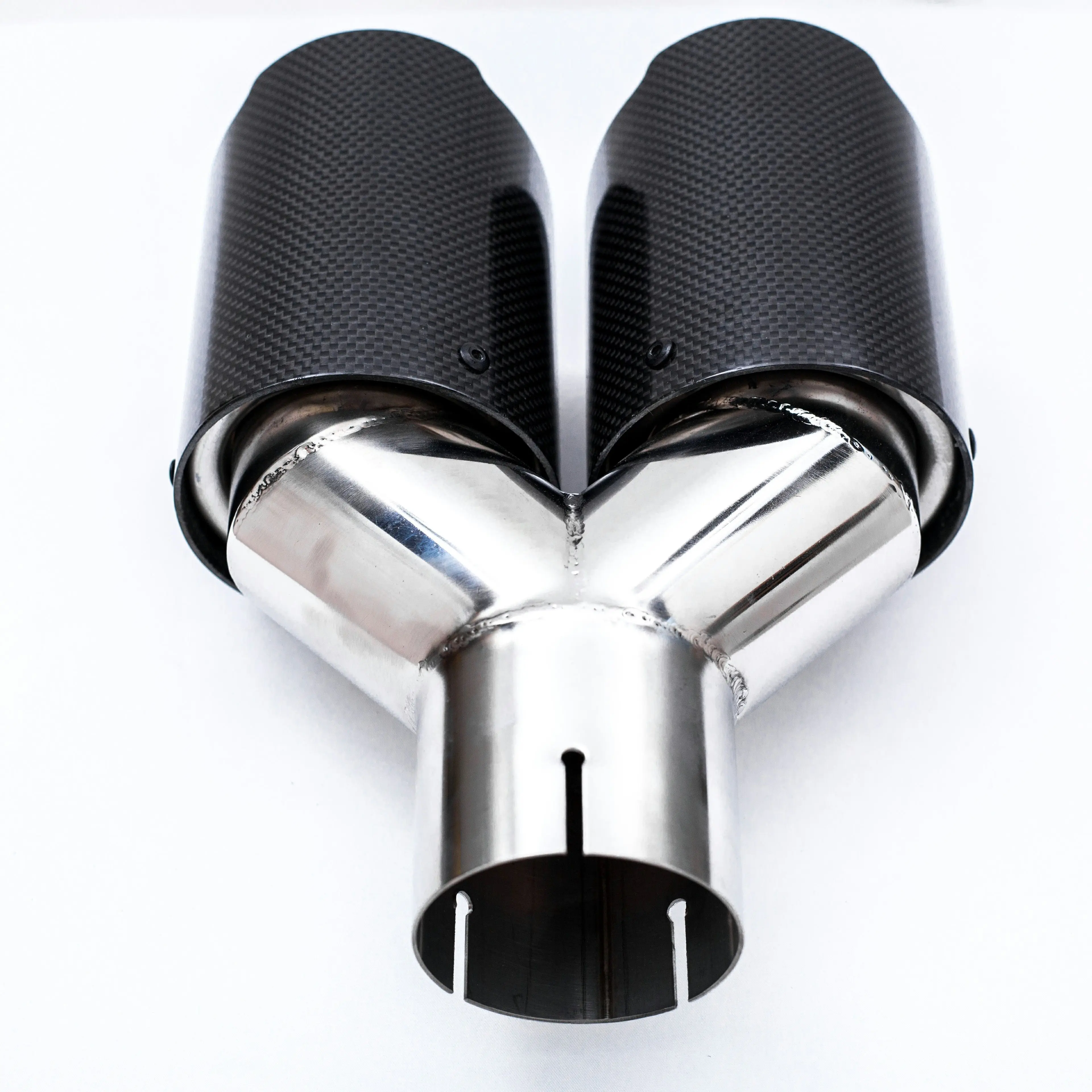 Перезаряжаемый глушитель с двойным выходом подходит для любых выхлопных газов