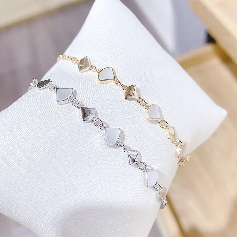 

Stainless Steel Crystal Shell Stone Luxury Cuff Bracelet for Women Fashion New Adjustable Cuff Bracelet Temperament Jewelry