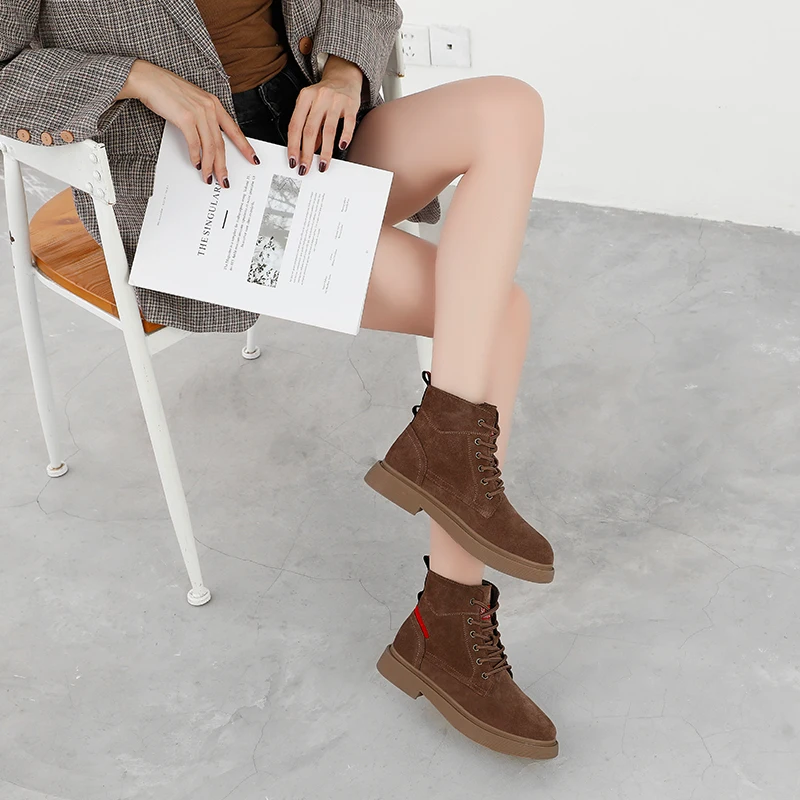 Женские замшевые ботинки на шнуровке коричневые или черные повседневные