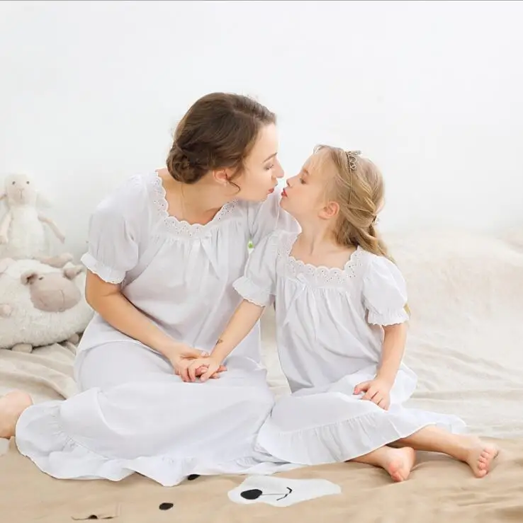 Летняя белая кружевная ночная рубашка с бантом для мамы и девочек маленьких