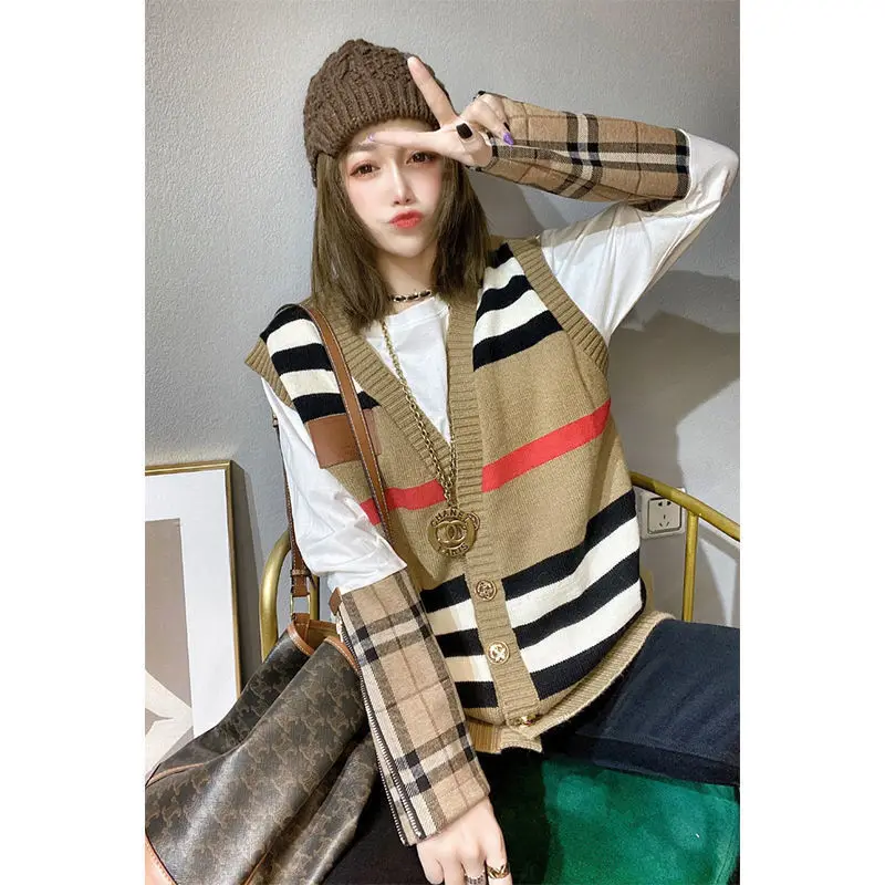 

European goods 2021 spring new character pattern sleeve splicing T-shirt women's fashion V-neck versatile knitted cardigan vest