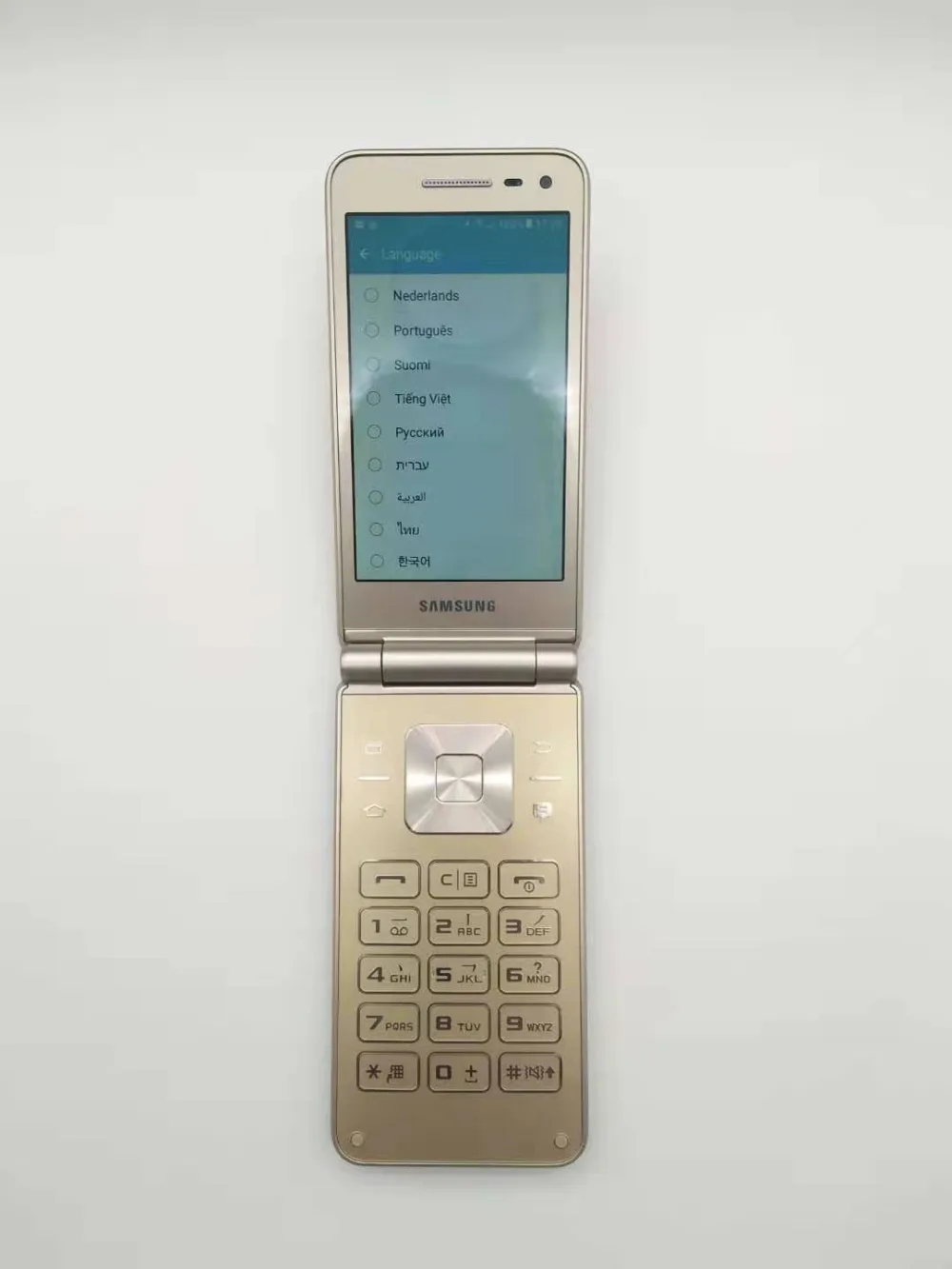 samsung Galaxy папка G1600, две sim-карты, четырехъядерный процессор, 2 Гб ОЗУ, 16 Гб ПЗУ, 8,0 МП, 3,8 дюйма, Android 6,0, смартфон с откидной крышкой, отремонтированный