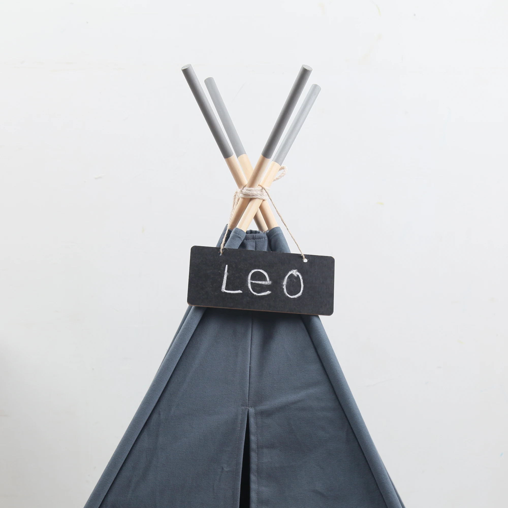 Серый тканевый Прорезыватель для собак Высота 24 дюйма основание 25 | Игрушки и