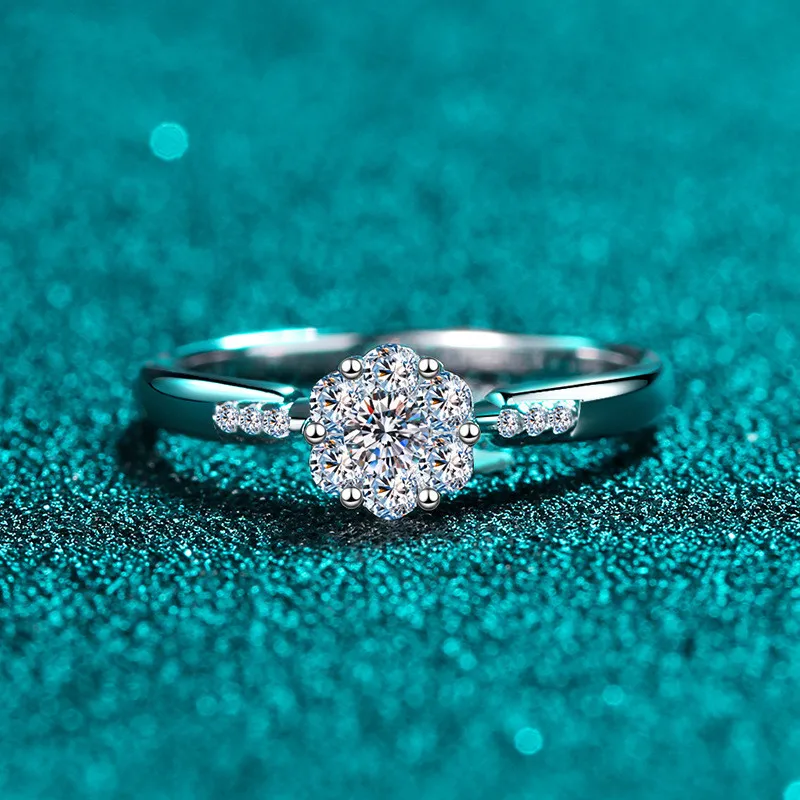 

Silver 0.24 Carat Excellent Cut Diamond Test Past D Color Good Clarity Moissanite Ring Silver 925 Jewelry Female Engagement Gift