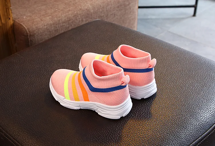Детская обувь высокие носки для мальчиков и девочек резиновые сандалии ярких цветов детские вязаные дышащие кроссовки для бега