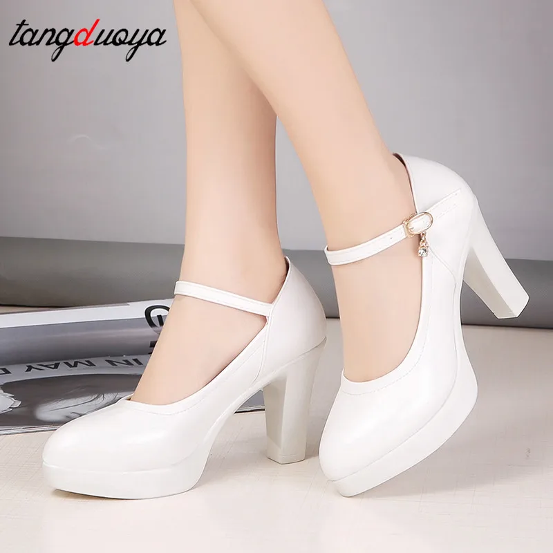 Черные женские туфли лодочки с круглым носком на блочном каблуке из спилка