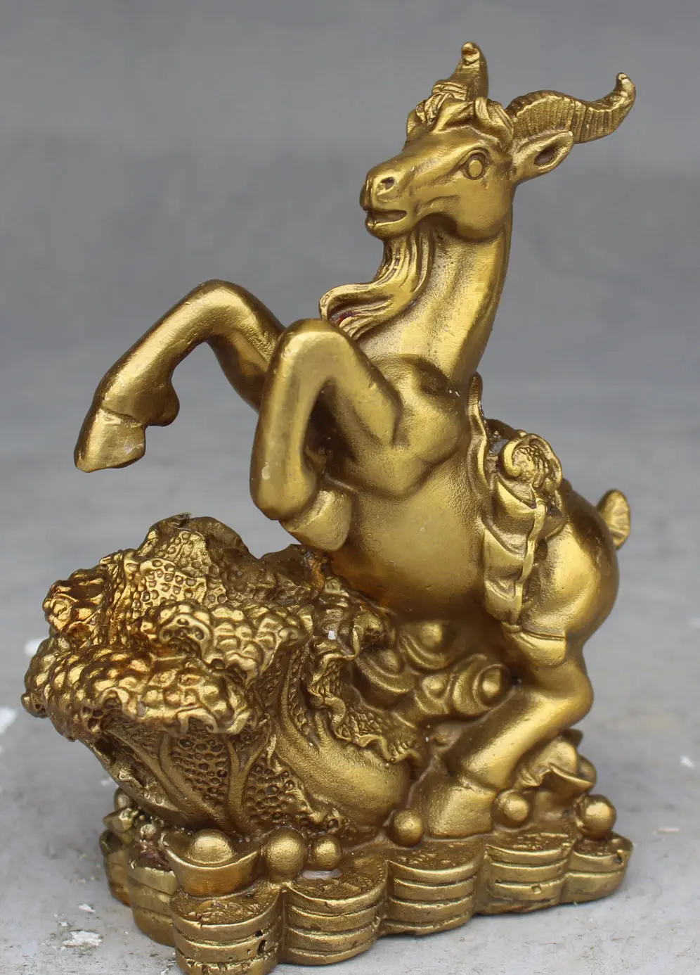 Китайская бронзовая статуэтка "Овечка капуста" для привлечения удачи в Фэн-Шуй.