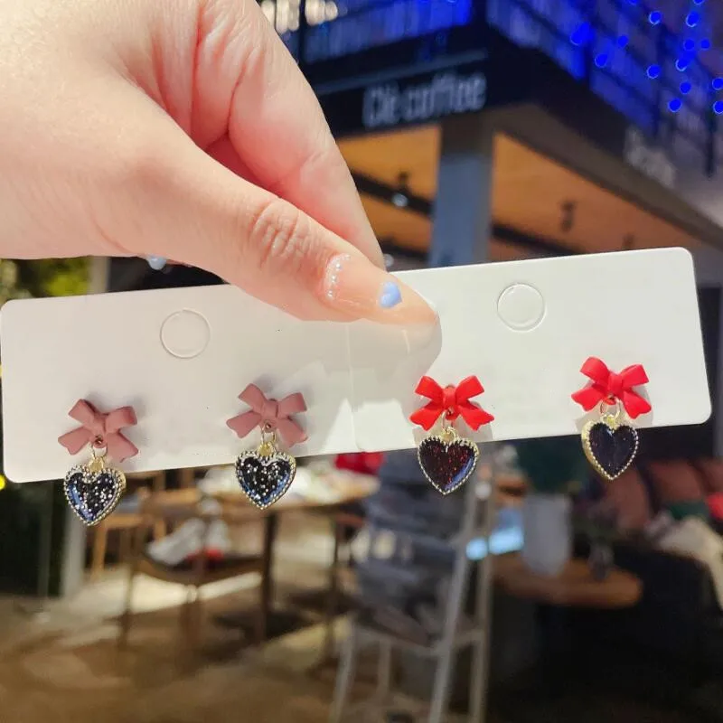 

Милые модные серьги в виде двух цветов, женская бижутерия, милые свадебные подарки, подвеска в виде корейского Джокера, висячие серьги в фор...