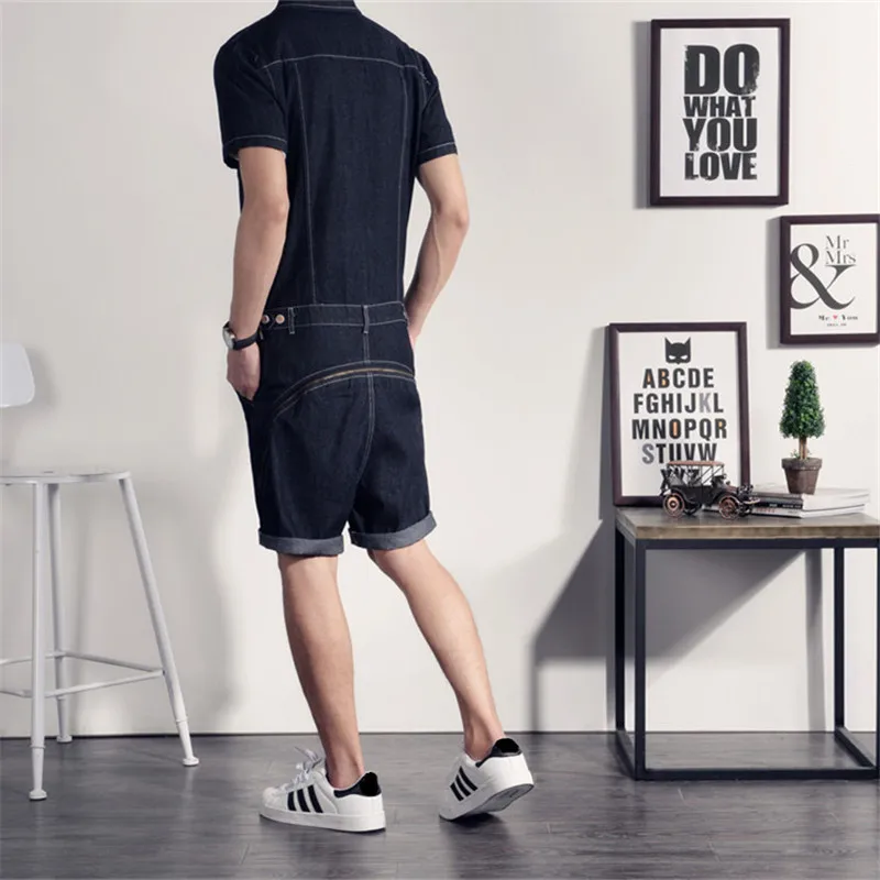 Тот же корейский вариант модных мужских облегающих цельных джинсовых шорт