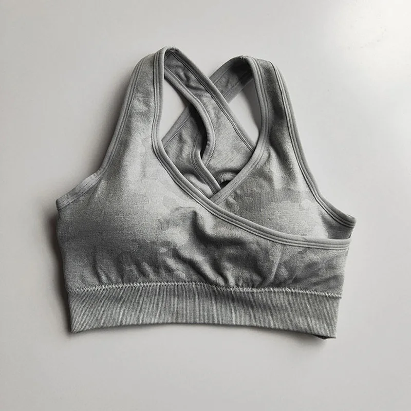 Женский спортивный бюстгальтер с эффектом пуш-ап камуфляжный бесшовный для