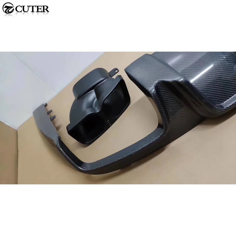 Задний диффузор W238 e Coupe из углеродного волокна со светодиодной подсветкой