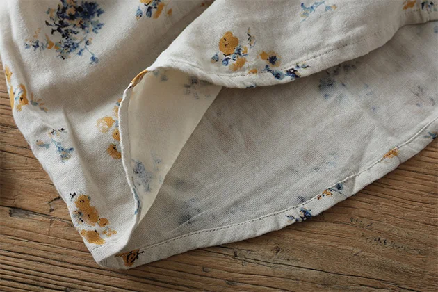 

Lamtrip Stand Collar Lace Ruffles Double Layer Cotton Yarn Retro Printed Shirt Blouse 2021 Spring