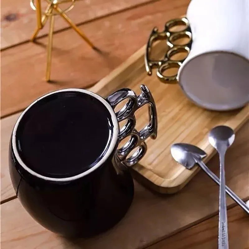 

Creative Fist Cup Brass Knuckles Mug Ceramic Coffee Mugs With Brass Knuckle Novelty Gifts Kitchen Drinkware Table Decoration