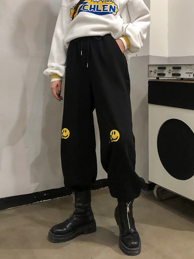 

UNCLEDONJM Smile embroidery loose straight pants men joggers sweatpants streetwear track pants men trousers casual pants 9982