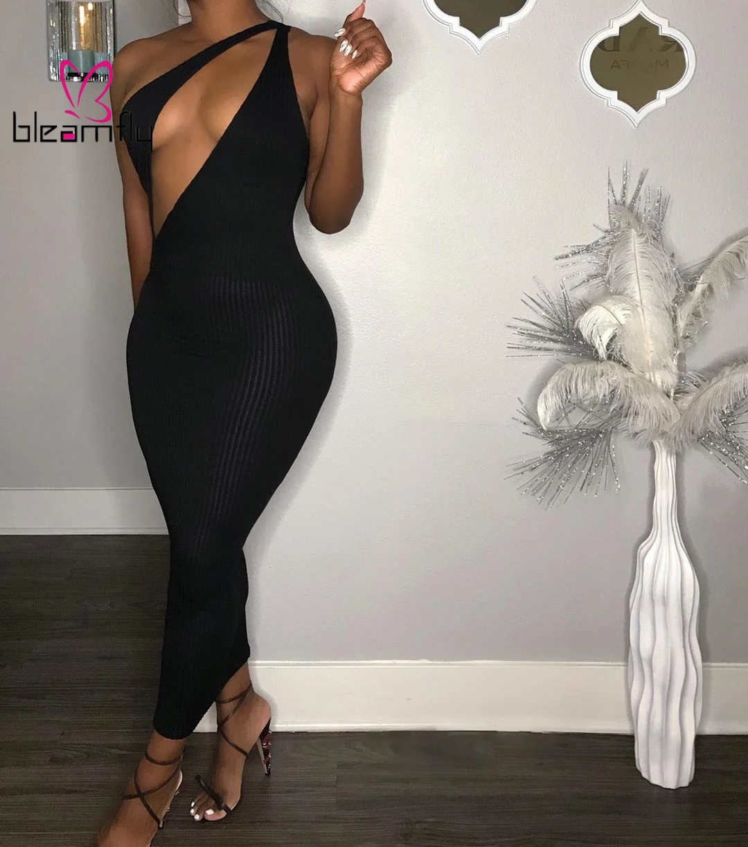 Женское платье с вырезом спереди на одно плечо без рукавов косой шеей вязаное