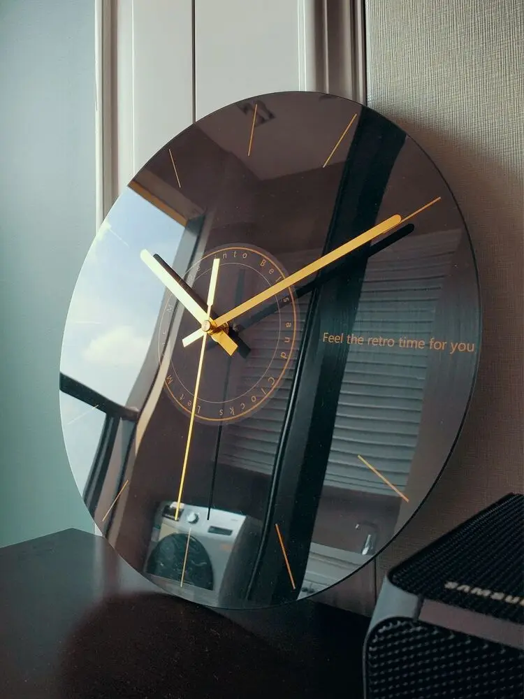 

Noiseless Hanging Clock Living Room Quartz Clock Home Clock Creative Fashion Modern Minimalist and Magnificent Art Light Luxury