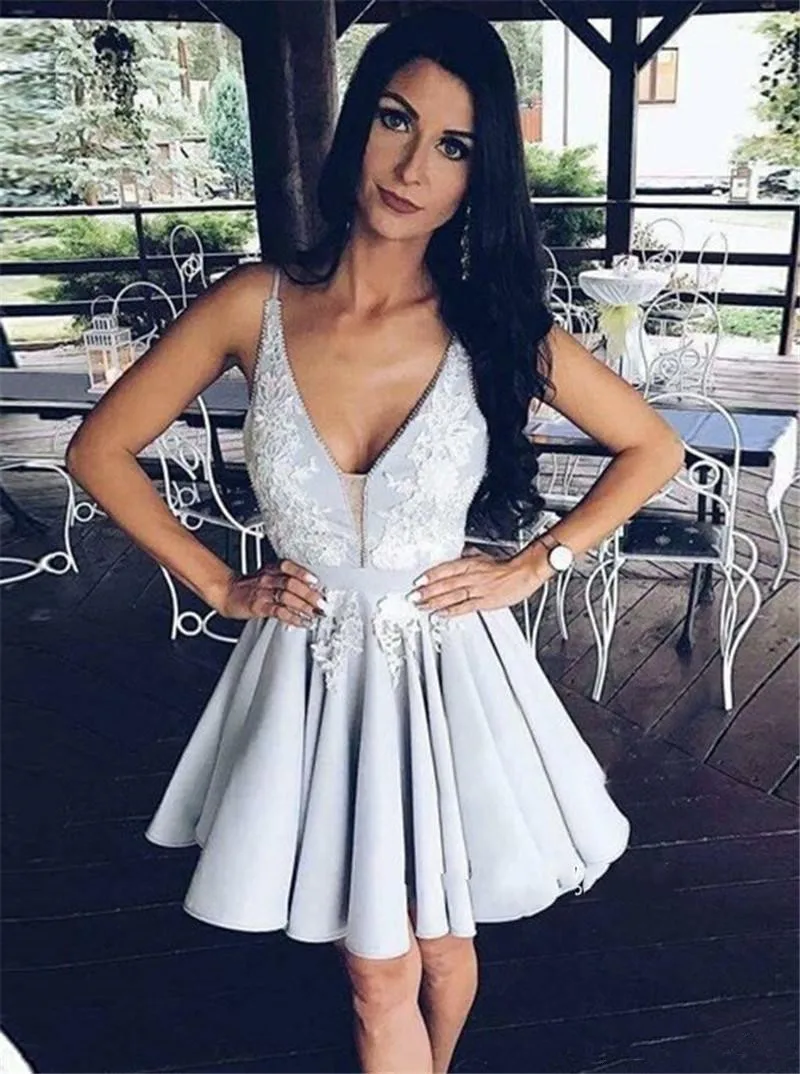 Modern Homecoming Dresses 2020 V-Neck Appliques A Line Short Cocktail Gown Stylish Formal Prom Gown Cheap Special Occasion Dress