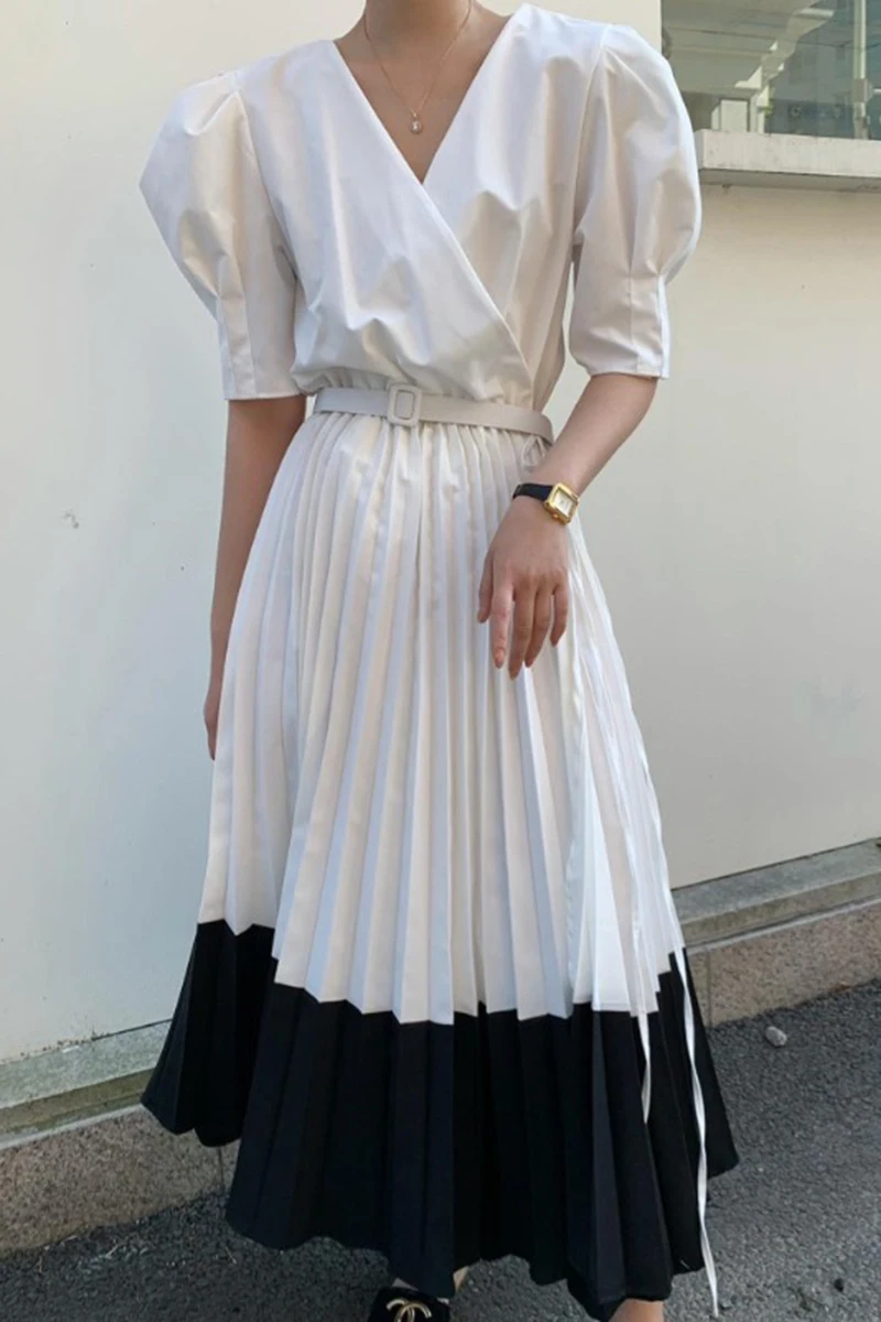 

Puff sleeve temperament cross V-neck contrast stitching pleated skirt waist mid-length dress Free belt