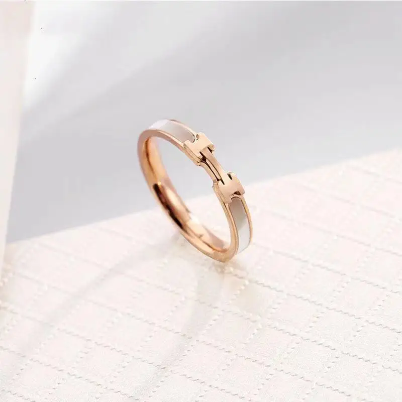 

Rose Gold Color Classical Simple Letter Wedding Shell Engagement Ring for Woman Girls Gift Rings Bague Femme Jewelry Gift