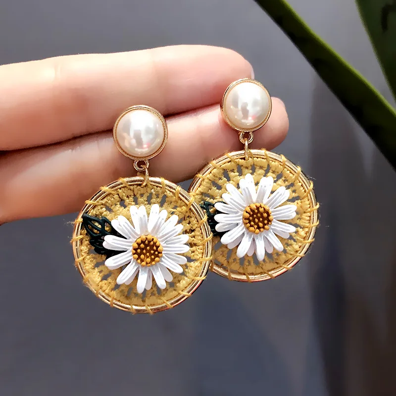 

South Korean summer new fashion Vintage cotton thread girl imitation pearl chrysanthemum flower sexy women's earrings wholesale