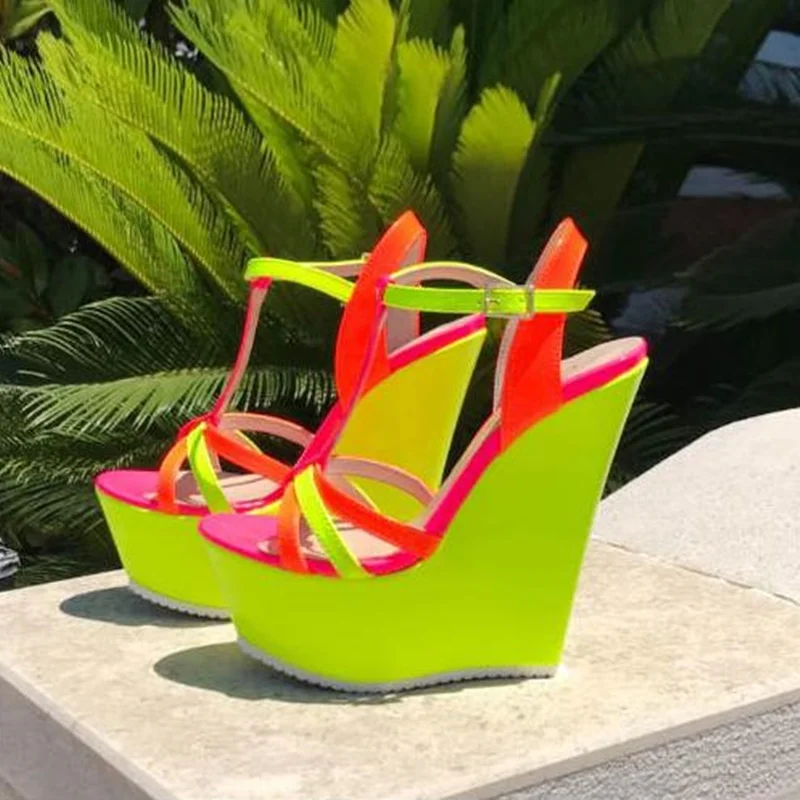 Босоножки на танкетке желтые красные кожаные с вырезами | Обувь