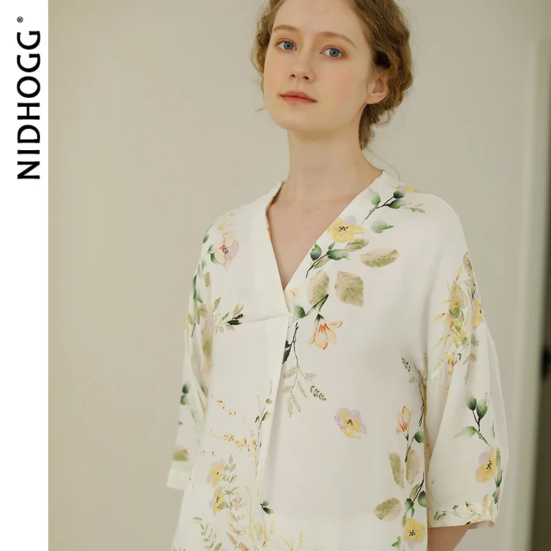 Летние Сатиновые пижамы с коротким рукавом принтом розы v образным вырезом белая