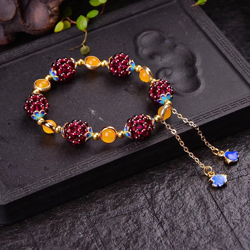 

Women's Ethnic Cute Natural Garnet Strand Bracelets Multicolor Hand-Knitted Pomegranate Crystal Charming Bracelet Fine Jewelry