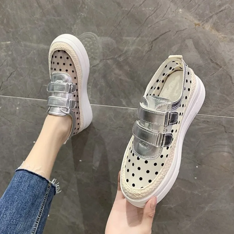 Женские кроссовки со светоотражающими пайетками обувь на платформе для весны
