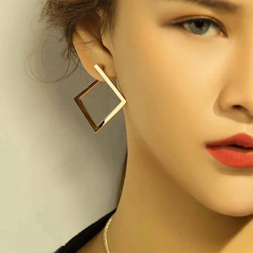 

Simple Hyperbole Fashion Earrings Hollow Out Geometric Shape Personality Temperament Women Stud Earrings Fine Jewelry Gifts