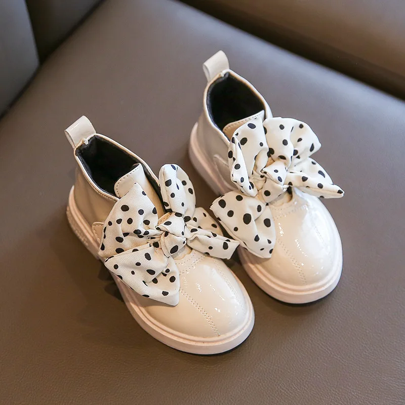 Новинка 2020 Детские ботильоны из лакированной кожи обувь для девочек ботинки в