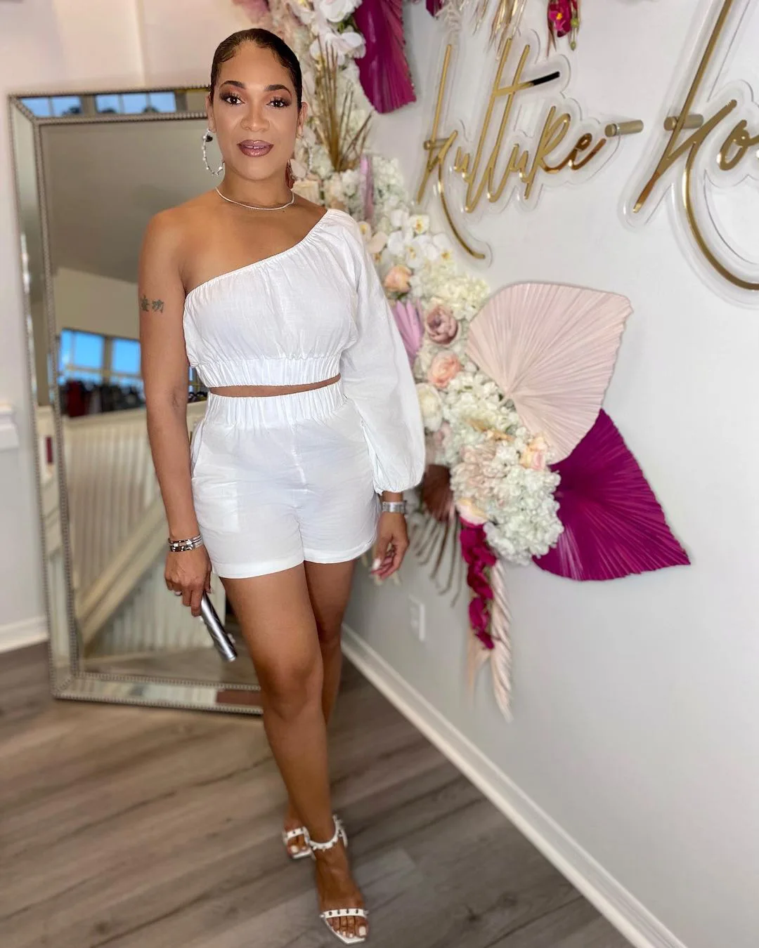 

Two Piece Set Women Fashion One Shoulder Long Sleeve Crop Top Shorts Set Women Casual 2 Piece Set