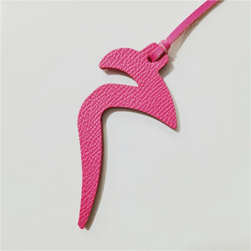 Оптовая продажа Роскошный брелок из натуральной кожи с буквами алфавита и