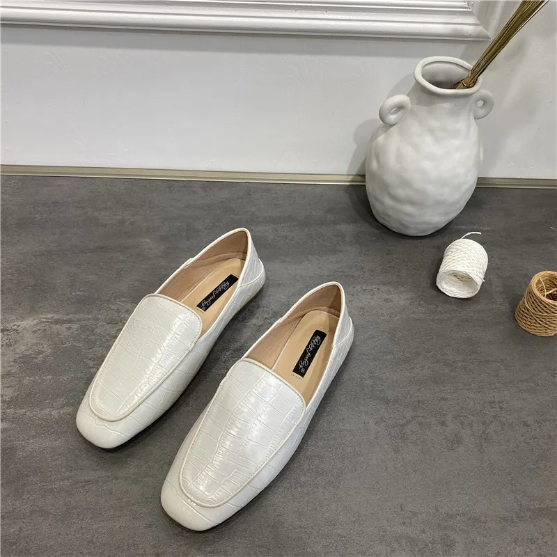 

Slip On Shoes For Women Casual Female Sneakers Flats Square Toe Oxfords Loafers With Fur Soft Slip-on Retro Dress Leather PU Rub