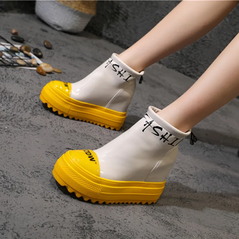 

Hong Kong wind super fire women's shake the earth king Europe station high top breathable Martin thick soled bare short boots