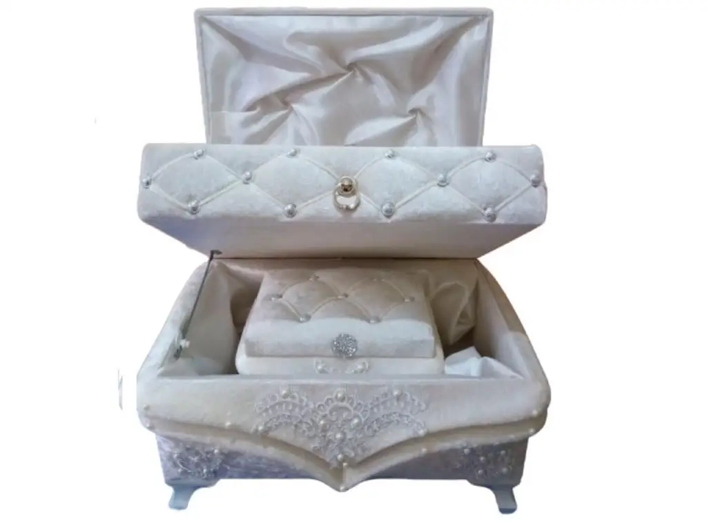 

French Laced Emerald 2 Compartments 2 Li Dower chest Cream