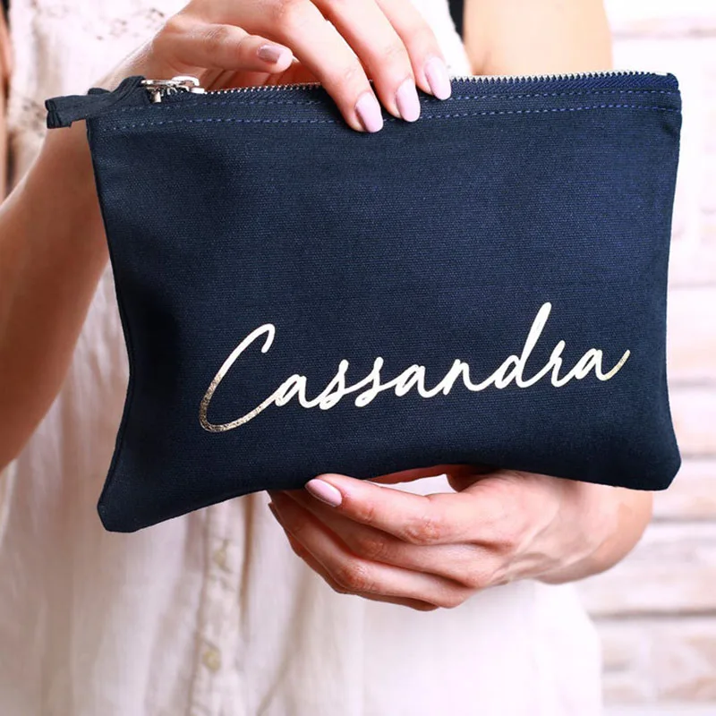 Персонализированная косметичка с монограммой для макияжа курсивный шрифт