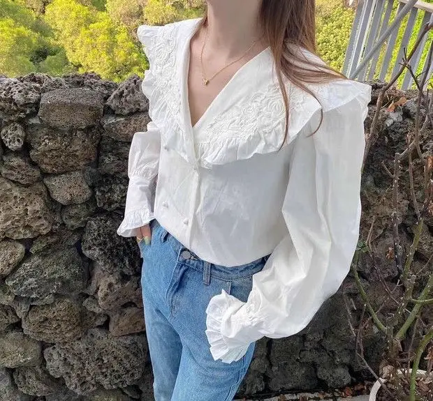 

Women Vintage Flower Embroidery Turn-down Collar Fungus Shirt Chic Double Breasted Femme Blusas Puff Sleeve Blouse Women GK371