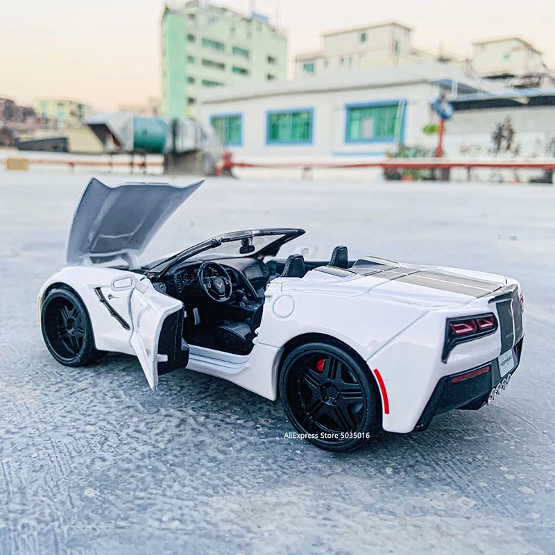 

Maisto 1:24 2014 Corvette Stingray White simulation alloy car model crafts decoration collection toy tools gift