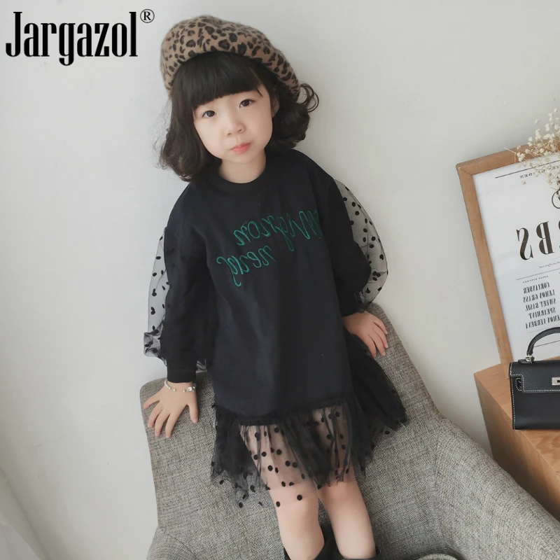 

Детское платье-рубашка с длинным рукавом и кружевом