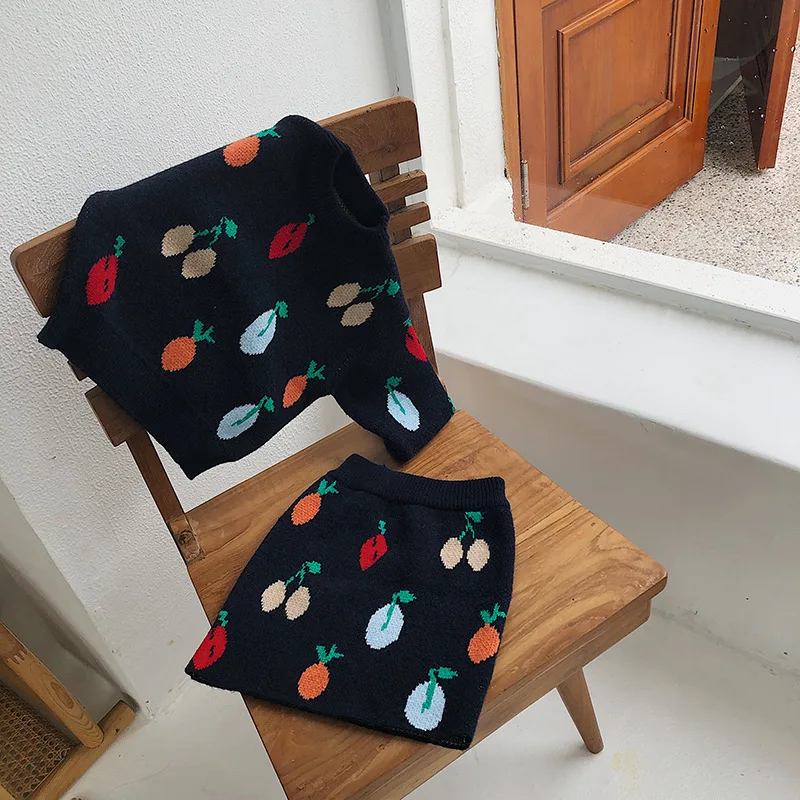 Осенне-зимний вязаный свитер для маленьких девочек с вишневым принтом