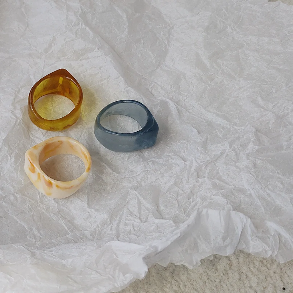 

Amber Wax Acid Resin Ring Ring Retro Simple Temperament Gift for Girl Friend Personalized Gift Rings for Women Wedding Ring Set