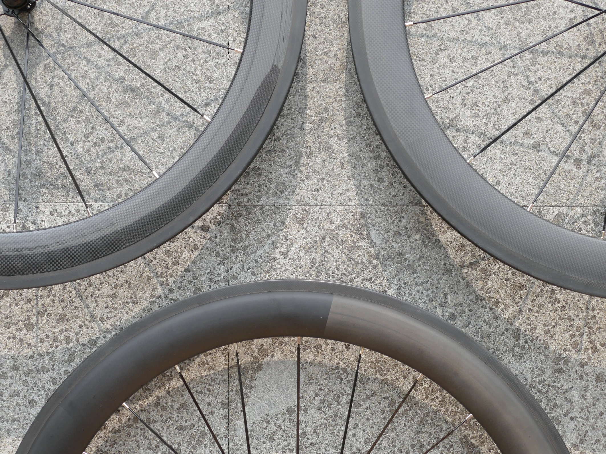 1 пара: матовая глянцевая трубчатая колесная пара из углеродного волокна 3K UD для