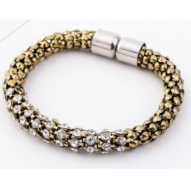 

Women Crystal Magnet Buckle Bracelet AM0787